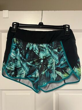 Athleta Black & Teal Leaf-Print Athletic Shorts